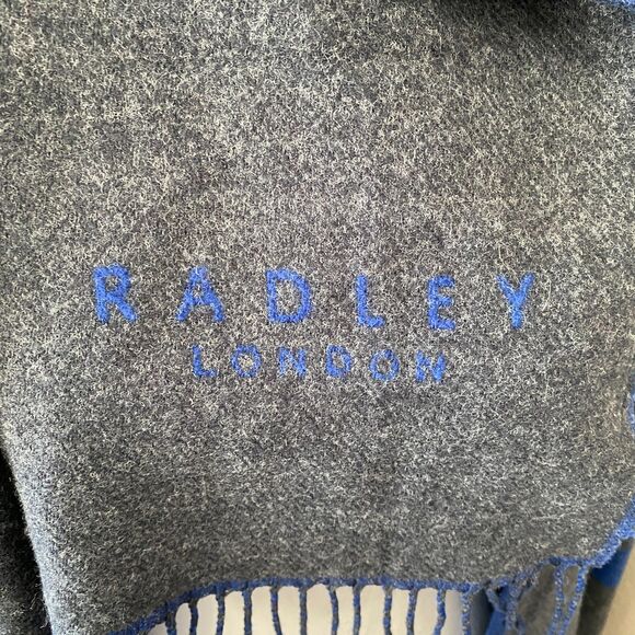 NWT RADLEY LONDON Gray and Blue Dog Pattern Fringe Scarf - Picture 6 of 10